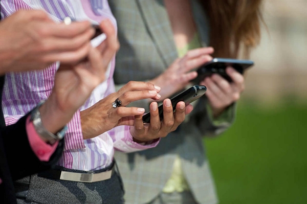 Brasil terminou o mês de julho de 2015 com 137,65 celulares para cada 100 habitantes