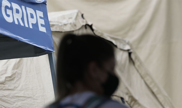 Diferentemente das semanas anteriores, quando se verificou um crescimento restrito à população infantil, desta vez a alta aconteceu entre adultos (Foto: Fernando Frazão/Agência Brasil