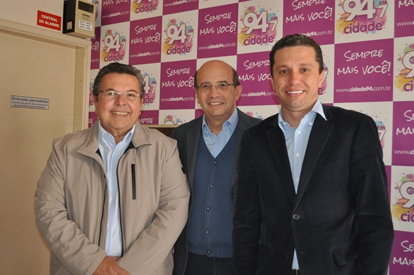 Entrevista: Carlão Pignatari, João Dado e Fausto Pinato estiveram ontem na Cidade FM (Foto: A Cidade) 