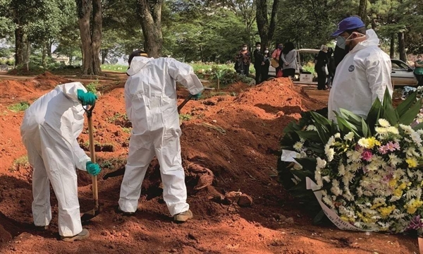 Média móvel de mortes no Brasil nos últimos sete dias chegou a 1.423, a maior desde o começo da pandemia (Foto: Reprodução/Agência Brasil)