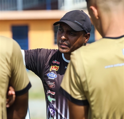 O técnico da Votuporanguense, Rodrigo Cabral, destacou a garra e a força da equipe durante a competição (Foto: Rafael Bento/CAV)