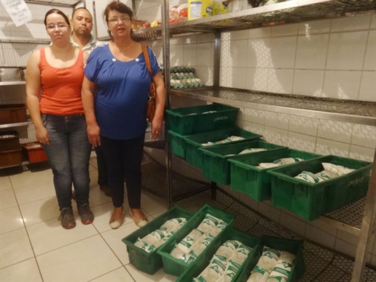 Padaria Camila doará 200 litros de leite por mês à Santa Casa de Votuporanga