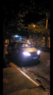 O grupo fez uma “festa” em frente a sua casa, cada um dentro do seu carro, para garantir o ‘parabéns a você’ ao aniversariante (Foto: Arquivo Pessoal)