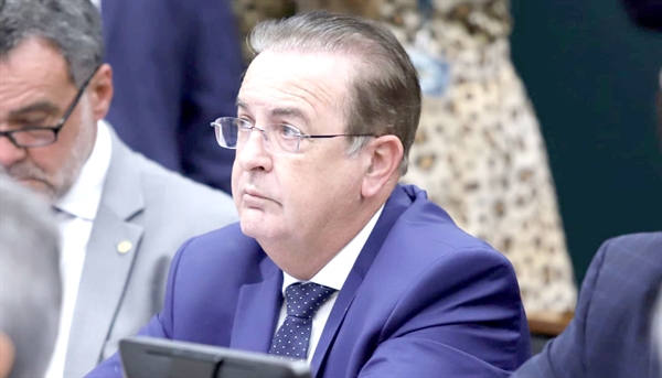 O deputado federal Luiz Carlos Motta anda meio sumido de Votuporanga. Dizem que é porque o dinheiro que ele prometeu ainda não chegou (Foto: Redes sociais )