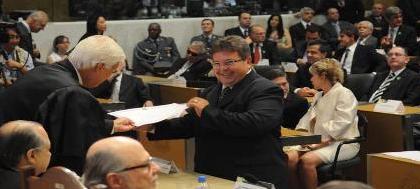 Deputados eleitos tomam posse hoje