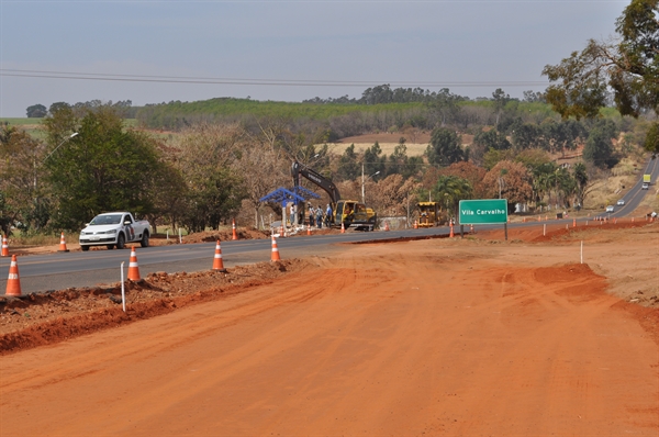 Obras para a construção do trevo de acesso à Vila Carvalho foram iniciadas nos últimos dias  (Foto: A Cidade)