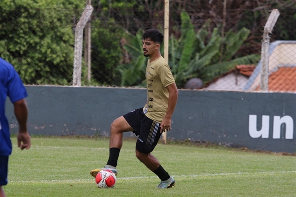 O atleta passou pela sua cirurgia esperada ontem pela manhã, já se recupera no quarto (Foto: Rafa Bento/CAV)