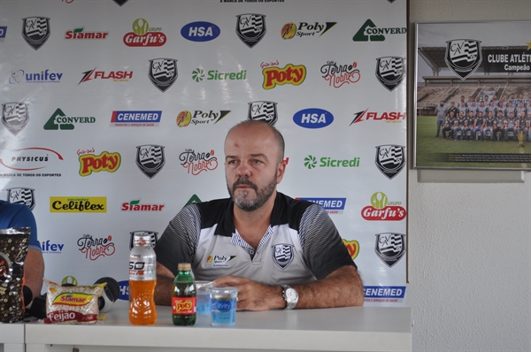 Rogério Mancini foi apresentado na tarde desta quinta-feira no Clube Atlético Votuporanguense (Foto: Daniel Castro/A Cidade)