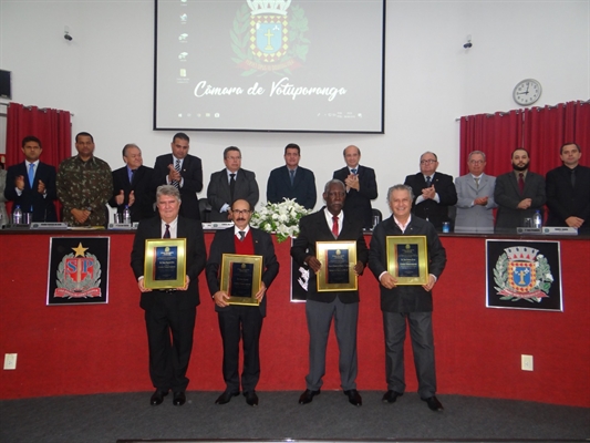Jorge Augusto Seba, Jaime Pimentel, Lazão e José Rubens Naime foram homenageados na Câmara  (Foto: Daniel Castro/A Cidade)