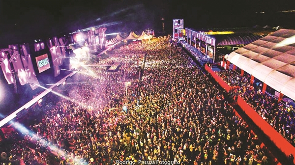 Mais de 50 mil foliões participaram do bloco Oba!, que é considerado um dos melhores carnavais do Estado de SP (Foto: Rodrigo Pessôa)