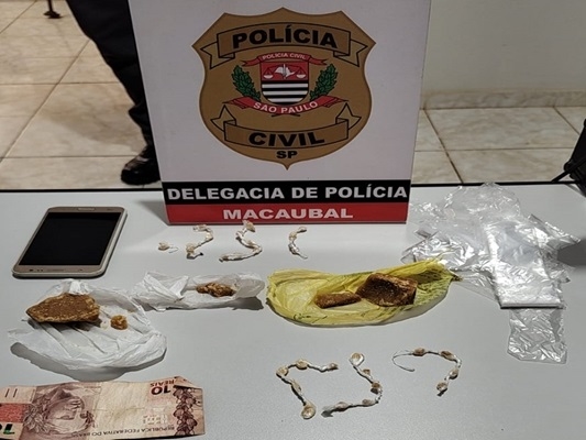 A investigação apurou que ambos utilizavam a casa exclusivamente para o preparo e venda de drogas (Foto: Divulgação/Polícia Militar)