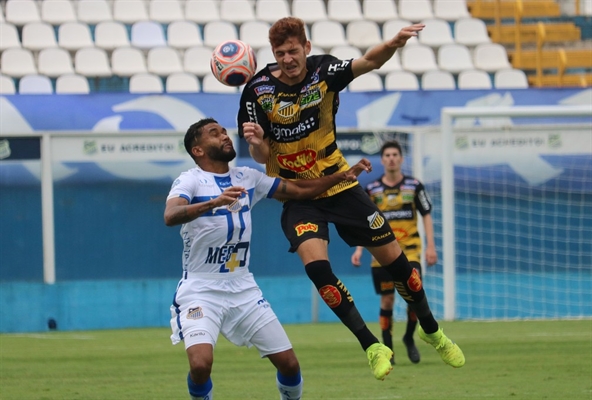 Após empate em 1 a 1, clubes voltam a se enfrentar com a vaga para as quartas de final ainda aberta. (Foto: Miguel Sanches/Água Santa)