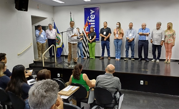 Na abertura, Jura foi um dos convidados a discursar e falou sobre a importância da conscientização para o descarte correto de lixo (Foto: Assessoria)