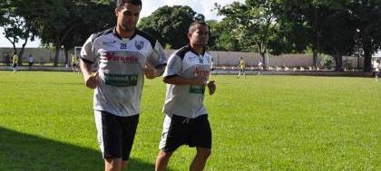 Kéllis e Willian Baiano treinam com elenco do CAV
