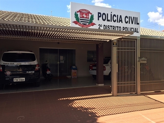 Os indiciados foram para a Central de Flagrantes e apresentou no 2º Distrito Policial (Foto: Érika Chausson/A Cidade)