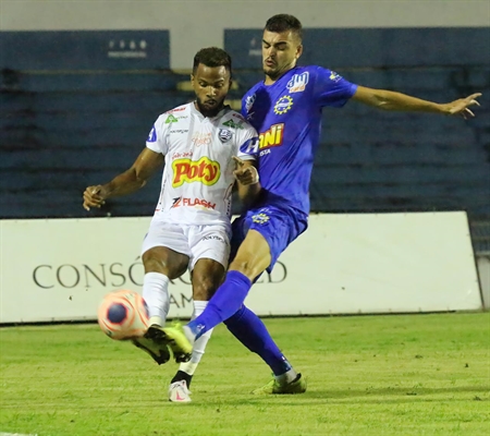 CAV volta a focar nos treinos físicos e táticos, mas com a incerteza da continuidade do Campeonato (Foto: Rafael Bento/CAV)