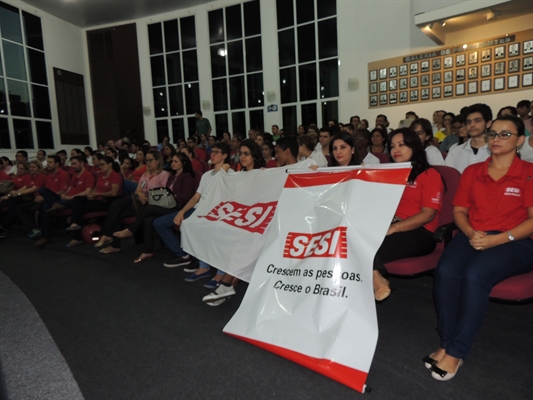 Manifestações pela educação lotam a Câmara