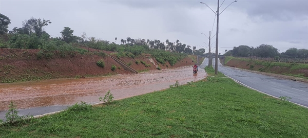 A chuva também gerou transtornos; moradores da zona Sul registraram o alagamento de obra recém-inaugurada pela Rumo (Foto: Arquivo pessoal)