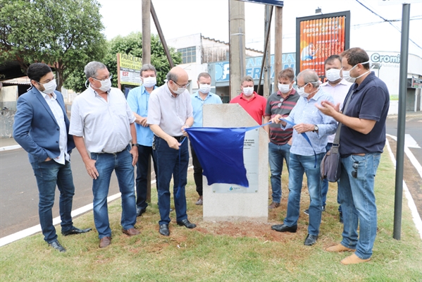 Os mascarados – Inauguração de obra em Votuporanga contou com a presença de lideranças precavidas com o coronavírus (Foto:Prefeitura de Votuporanga)