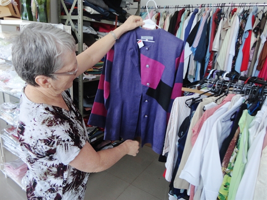 Bazar do Bem fará liquidação de roupas e calçados