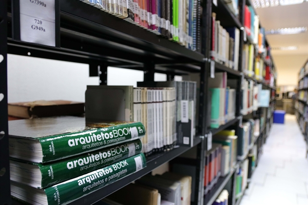Com um acervo de 100 mil livros e periódicos, os espaços físicos estão instalados no Campus Centro, na Cidade Universitária e no Espaço Unifev (Foto: Unifev)