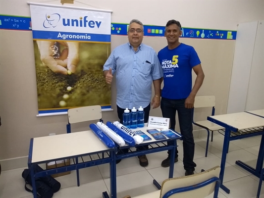 As graduações estiveram representadas pelo coordenador de Engenharia Civil, Prof. Me. Fausto Roberto Ferreira, e pelo aluno de Agronomia Evandro Carlos Silva (Foto: Unifev)