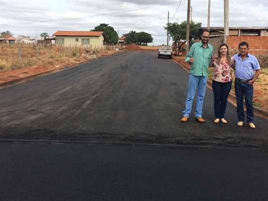 A prefeita Rosinei do Ivo e o vice Deva conquistaram os recursos para o município (Foto: Divulgação/Prefeitura de Parisi) 