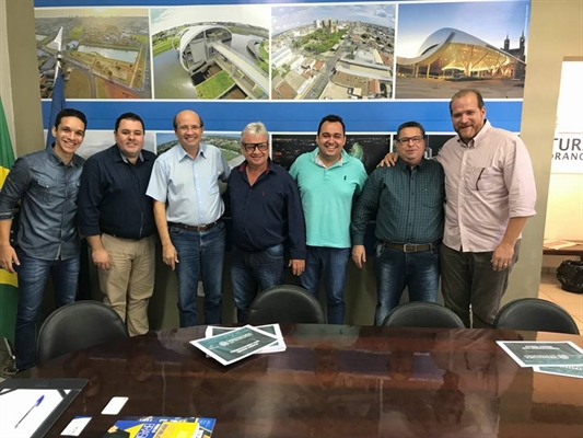 Membros do PRP de Votuporanga estiveram reunidos com o prefeito Dado e com o vice Renatão (Foto: PRP de Votuporanga)