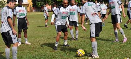 Alvinegra pode ter três atacantes contra Fefecê