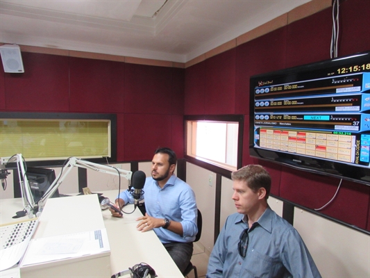 Carlos Paes Leme, diretor comercial do Grupo CAP, ao lado do assessor Roberto Zanatta (Foto: A Cidade)