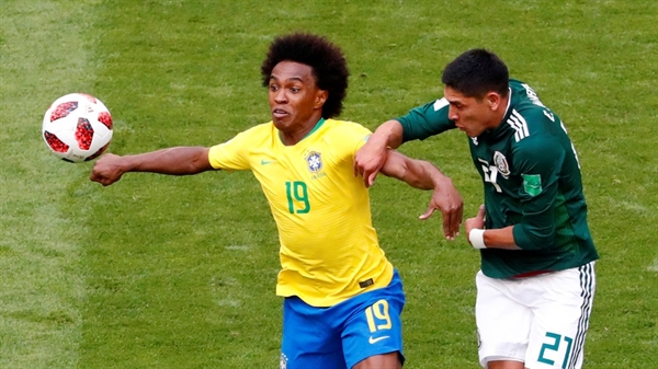 Willian disputou a últiima Copa do Mundo — Foto: REUTERS/David Gray