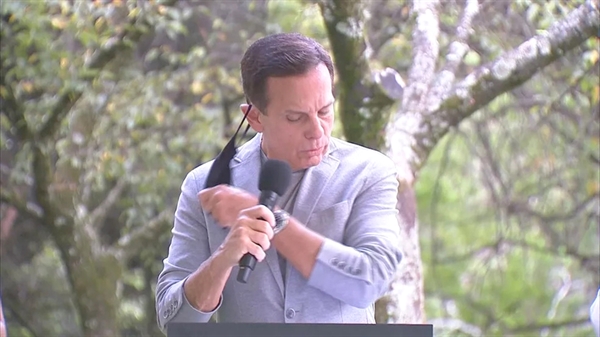 O governador João Doria anunciou ontem o fim da obrigatoriedade de máscaras em todos os ambientes de São Paulo  (Foto: Reprodução)