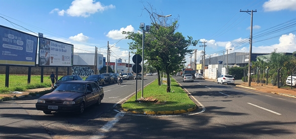 Radar da Avenida Emílio Arroyo Hernandes foi transferido para a Avenida Doutor Wilson de Souza Foz, mas ainda não funciona (Foto: A Cidade)
