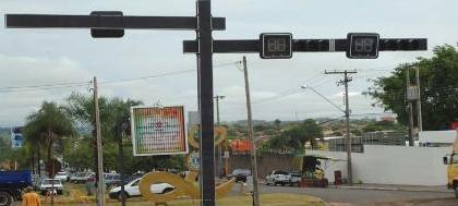 Semáforos da av. Brasil devem funcionar até o Carnaval