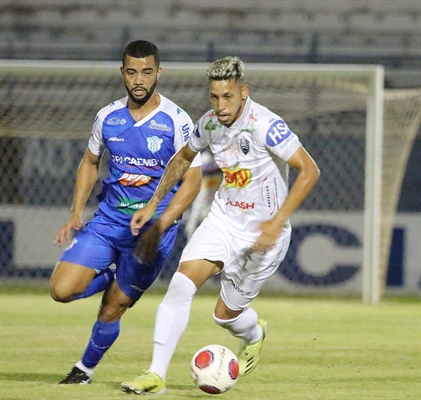 O atacante Marlon da Votuporanguense deve acertar um contrato com o Marília para a disputa da Copa Paulista (Foto: Rafael Bento/CAV)