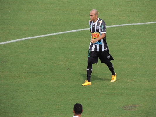 Janílson Madonna pega gancho de cinco jogos de suspensão