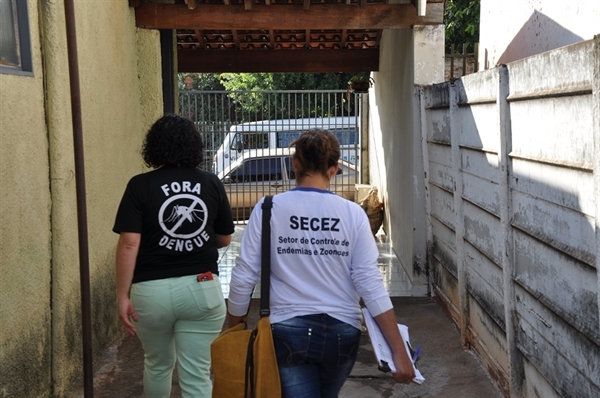 A Vigilância Ambiental reforça ainda a importância da população em receber os agentes em suas casas (Foto: Prefeitura de Votuporanga)