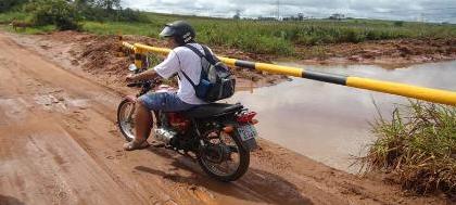 Prefeitura desassorea córrego do Marinheiro