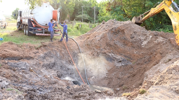 Cerca de 70 metros da tubulação já recebeu o serviço, que segue em andamento (Foto: Prefeitura de Votuporanga)