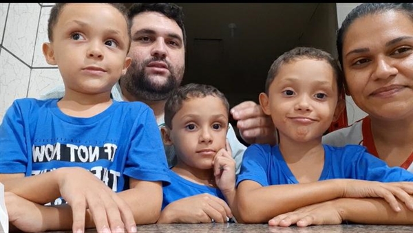 'Vaquinha' conseguiu arrecadar mais de 260% da meta inicial para reconstruir a vida dos trigêmeos, que perderam mãe, tia e avó para a Covid (Foto: Arquivo pessoal)