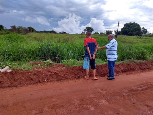 Ele foi apreendido em flagrante no bairro Pró-povo (Foto: Divulgação/DIG de Votuporanga)