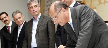Governador lança 4 linhas de crédito para municípios