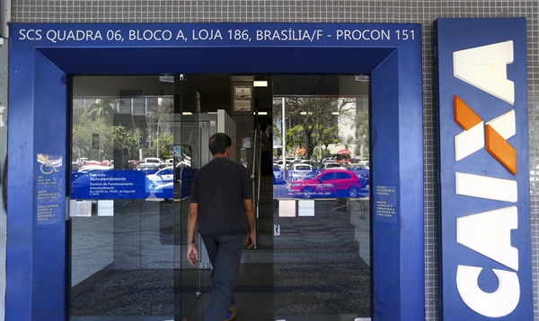 O auxílio - de R$ 600 ou de R$ 1,2 mil para mães solteiras - será pago por pelo menos três meses para compensar a perda de renda decorrente da pandemia de coronavírus (Foto: Marcelo Camargo/Agência Brasil)