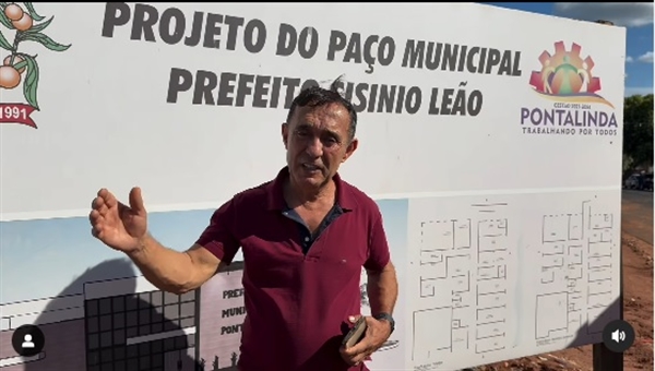 O chefe do Poder Executivo Municipal, Sisinio Leão, esteve na obra do novo Paço Municipal  (Foto: Prefeitura de Pontalinda)