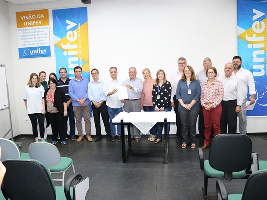 As diretorias da Unifev e da Santa Casa assinaram mais um convênio entre as instituições (Foto: Unifev)