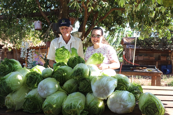 Proprietários Orival José Ruza e Rosângela Cristina Delatura Ruza fazem da solidariedade um gesto semanal, destinando alimentos para Santa Casa de Votuporanga  Foto: Divulgação/Santa Casa 