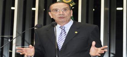 Santa Casa homenageia senador Aloysio Nunes com título