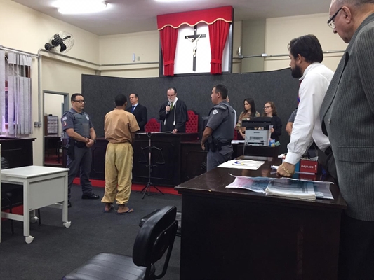 O Tribunal do Júri teve início às 9h e terminou por volta das 13h, no Fórum da Comarca de Votuporanga (Foto: Érika Chausson/A Cidade)
