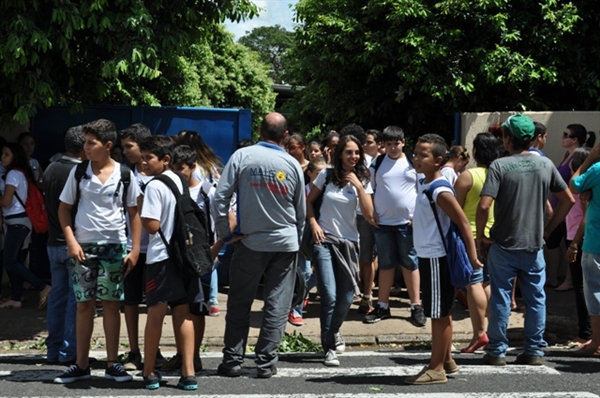 Alunos da rede estadual de ensino podem ficar sem aulas por causa da greve dos professores