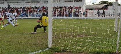 CAV vence Meridiano com três gols de Romário